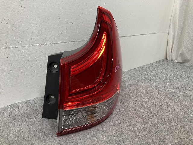 フリード GB5/GB6 ハイブリッド/GB7/GB8 純正 右 テールランプ/ライト/レンズ LED KOITO 220-62201 ホンダ(145965)