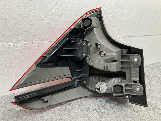 フリード GB5/GB6 ハイブリッド/GB7/GB8 純正 右 テールランプ/ライト/レンズ LED KOITO 220-62201 ホンダ(145965)