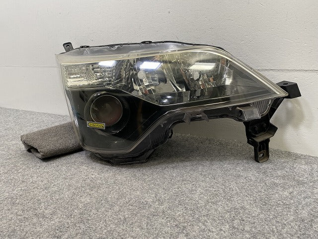 スペイド 140系/NSP140/NCP141/NCP145/NSP141 純正 右 ヘッドライト/ランプ レベライザーハロゲン 刻印B4 KOITO 52-260 トヨタ(145971)