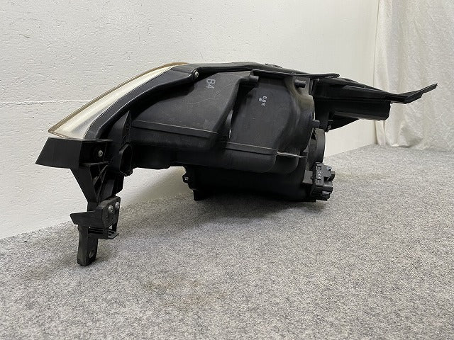 スペイド 140系/NSP140/NCP141/NCP145/NSP141 純正 右 ヘッドライト/ランプ レベライザーハロゲン 刻印B4 KOITO 52-260 トヨタ(145971)