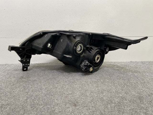スペイド 140系/NSP140/NCP141/NCP145/NSP141 純正 右 ヘッドライト/ランプ レベライザーハロゲン 刻印B4 KOITO 52-260 トヨタ(145971)