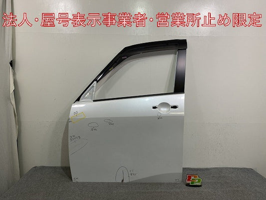 セレナ C28/NC28/FC28/FNC28 e-POWER/GC28/GFC28 純正 左 フロント ドア バイザー付 プリズムホワイト QBE 日産(145972)