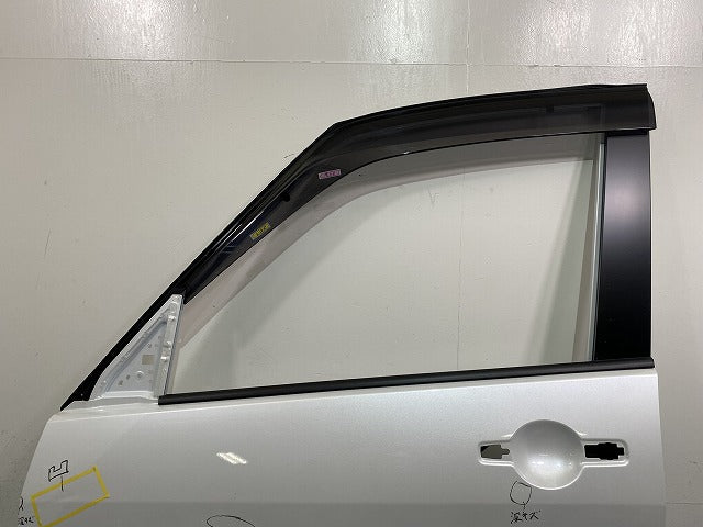 セレナ C28/NC28/FC28/FNC28 e-POWER/GC28/GFC28 純正 左 フロント ドア バイザー付 プリズムホワイト QBE 日産(145972)