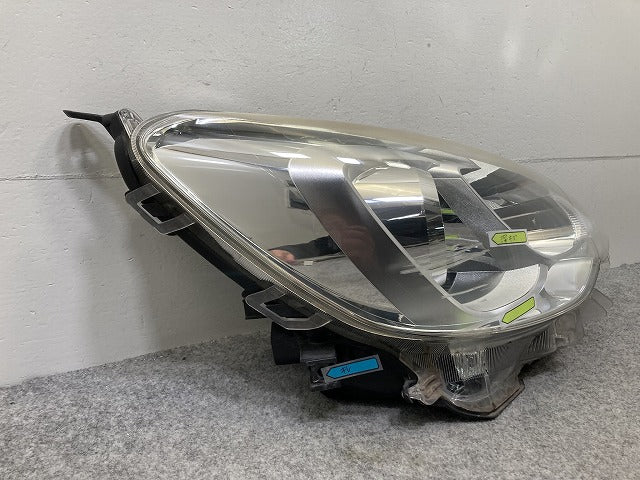 アクア/AQUA NHP10 純正 中期 右 ヘッドライト/ランプ レベライザーハロゲン KOITO 52-291 81110-52K40 トヨタ(145991)