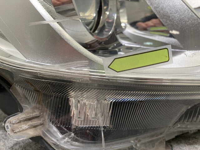 アクア/AQUA NHP10 純正 中期 右 ヘッドライト/ランプ レベライザーハロゲン KOITO 52-291 81110-52K40 トヨタ(145991)