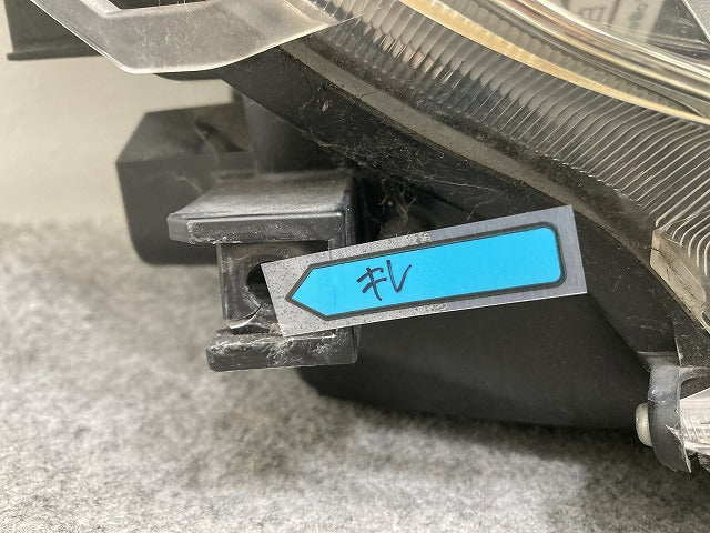 アクア/AQUA NHP10 純正 中期 右 ヘッドライト/ランプ レベライザーハロゲン KOITO 52-291 81110-52K40 トヨタ(145991)