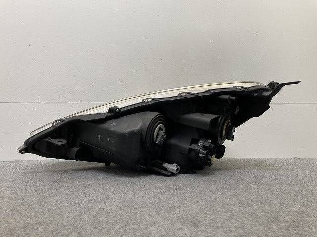 アクア/AQUA NHP10 純正 中期 右 ヘッドライト/ランプ レベライザーハロゲン KOITO 52-291 81110-52K40 トヨタ(145991)