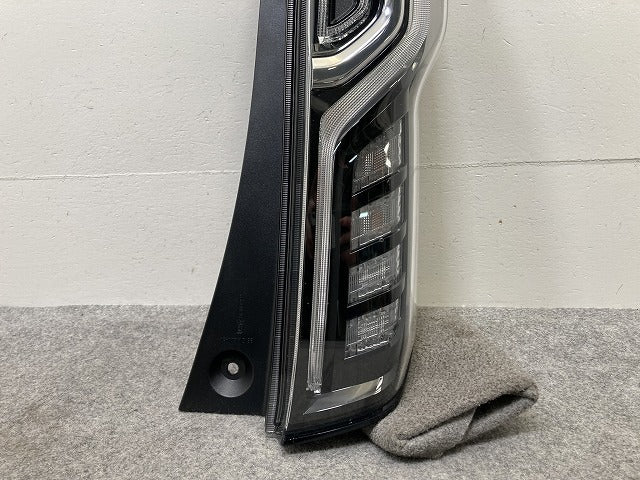 新品!N-BOX/NBOX Nボックス カスタム/JF3/JF4 純正 後期 右 テールランプ/ライト/レンズ LED D186 33501-TTA-J01 ブラック(146001)