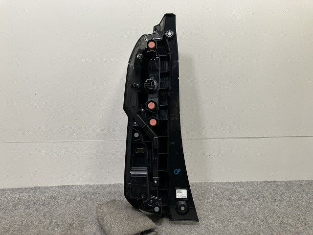 新品!N-BOX/NBOX Nボックス カスタム/JF3/JF4 純正 後期 右 テールランプ/ライト/レンズ LED D186 33501-TTA-J01 ブラック(146001)