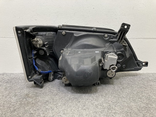 ダイナ/トヨエース/デュトロ/カムロード 平成23年7月~ 標準車 2t 純正 左 ヘッドライト/ランプ LED レベライザー 刻印オ 37-25(146005)