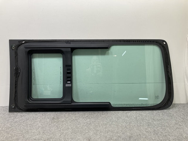 キャラバン NV350 E26 純正 右 ガラス クォーターガラス/ウィンドウ 小窓付き 43R-000071 日産(146008)