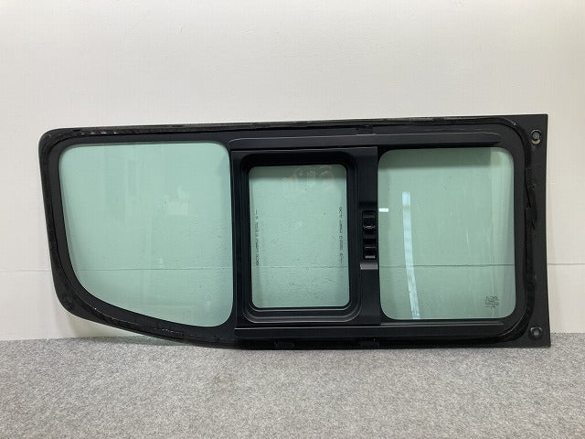 キャラバン NV350 E26 純正 右 スライドドア ガラス クォーターガラス/ウィンドウ 小窓付き 43R-000071 日産(146010)