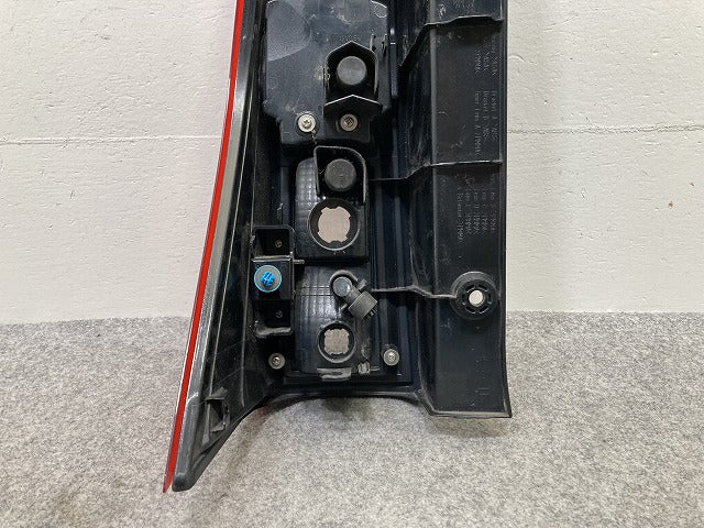 タント LA650S/LA660S 純正 右 テールランプ/ライト/レンズ LED 刻印A KOITO 220-69074 ダイハツ(146016)