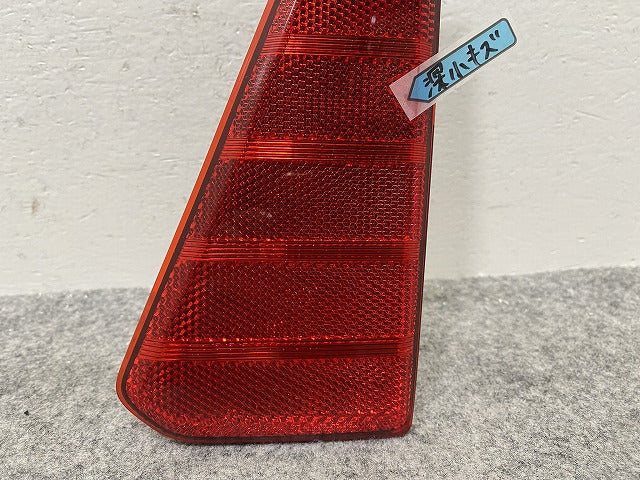 ヴォクシー/ノア 80系/ZRR80/ZRR85 ハイブリッド/ZWR80 純正 右 リア バンパー リフレクター 28-235 81910-28020 トヨタ(146018)