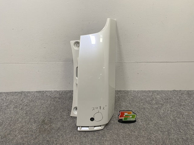 ヴォクシー/ノア/エスクァイア 80系/ZRR80/ZRR85/ZWR80 純正 右 リア コーナーパネル/コーナーカバー 52165-28020 52165-28901-A0(146019)