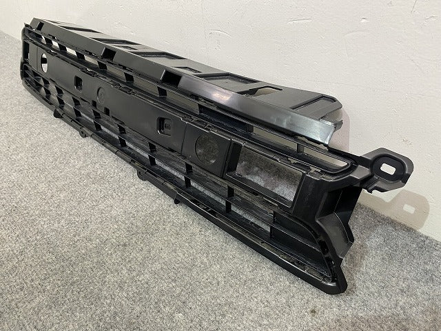 新車取り外し!フリード GT1/GT2/GT3/GT4/GT5/GT6/GT7/GT8 純正 フロント グリル カメラ穴付 ロアグリル 71211-33F-J0/J1 素地(146023)