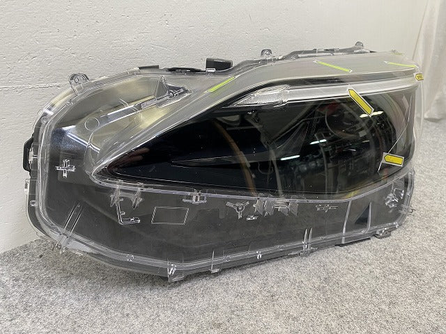 ヤリスクロス MXPB10/MXPB15 ハイブリッド/MXPJ10/MXPJ15 純正 左 ヘッドライト/ランプ LED レベライザーハロゲン 刻印A4 52-324(146032)
