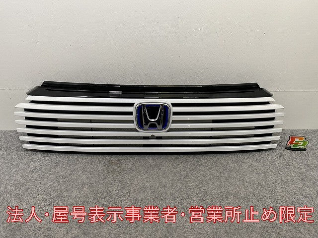 新車取り外し!ヴェゼル/VEZEL RV3/RV4/RV5/RV6 純正 後期 フロント グリル/ラジエーターグリル カメラ穴付 プラチナホワイトパール(146042)