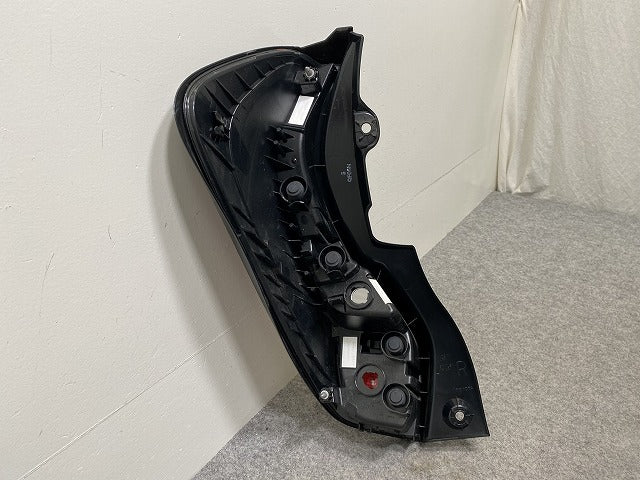 アクア/AQUA MXPK10/MXPK11/MXPK15/MXPK16 純正 右 テールランプ/ライト/レンズ LED 刻印P STANLEY 52-337 81551-52F30(146051)