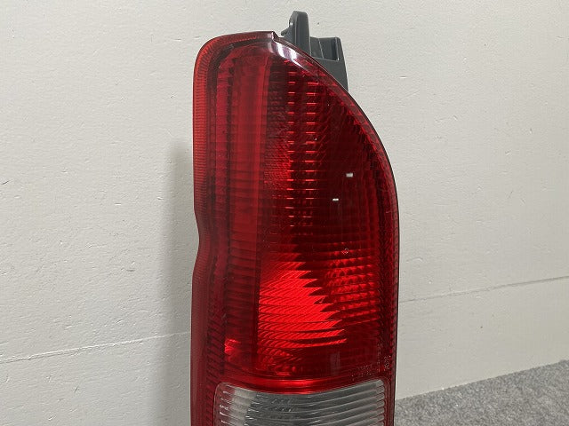 ハイエース/レジアスエース 200系 純正 前期 左 テールランプ/ライト/レンズ ハロゲン KOITO 26-120 トヨタ(146056)