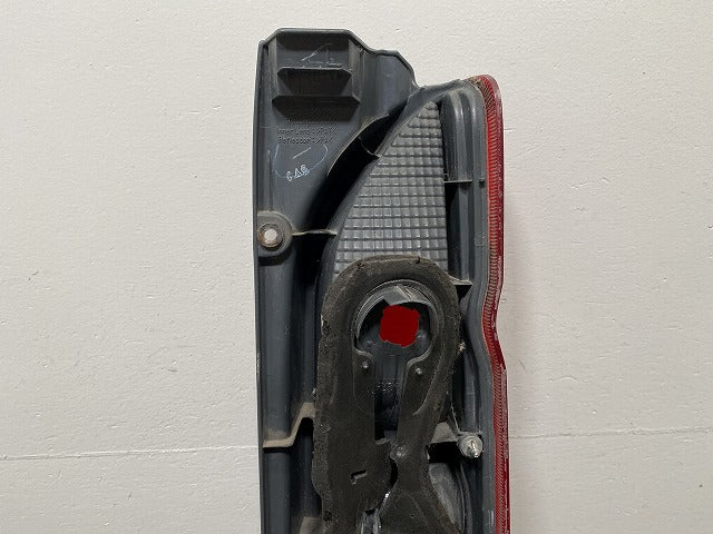 ハイエース/レジアスエース 200系 純正 前期 左 テールランプ/ライト/レンズ ハロゲン KOITO 26-120 トヨタ(146056)