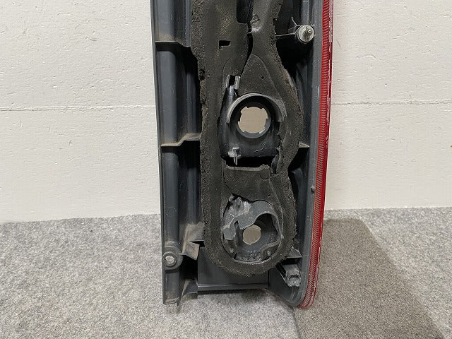 ハイエース/レジアスエース 200系 純正 前期 左 テールランプ/ライト/レンズ ハロゲン KOITO 26-120 トヨタ(146056)