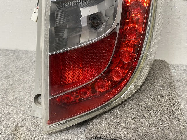 ミライース/ピクシスエポック LA300S/LA310S LA300A/LA310A 純正 右 テールランプ/ライト/レンズ LED TOKAIDENSO 20511 ダイハツ(146059)