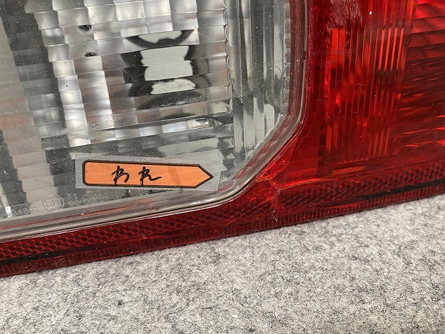 ジャンク!ジムニー/ジムニーシエラ JB64W/JB74W 純正 右 テールランプ/ライト/レンズ ハロゲン KOITO 220-5938C スズキ(146060)