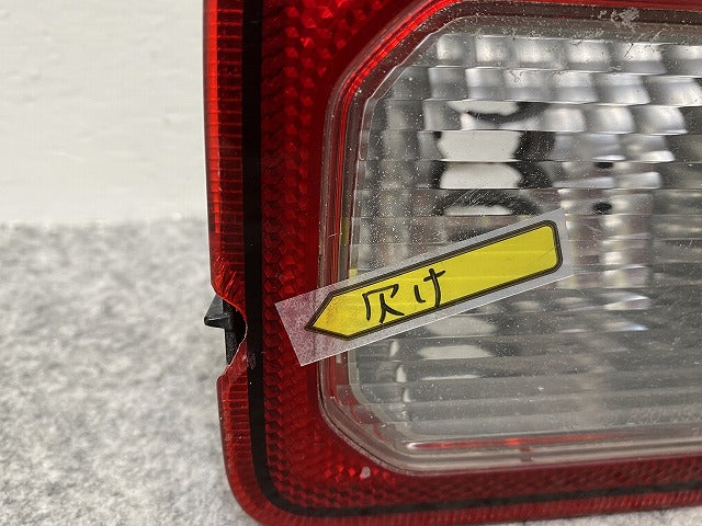 ジャンク!ジムニー/ジムニーシエラ JB64W/JB74W 純正 右 テールランプ/ライト/レンズ ハロゲン KOITO 220-5938C スズキ(146060)