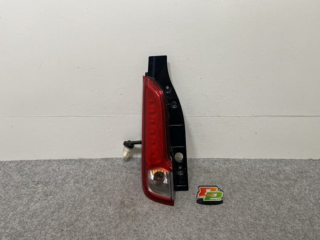 スペーシア/フレアワゴン MK32S/MK42S/MM32S/MM42S 純正 左 テールランプ/ライト/レンズ KOITO 220-59294 スズキ(146066)