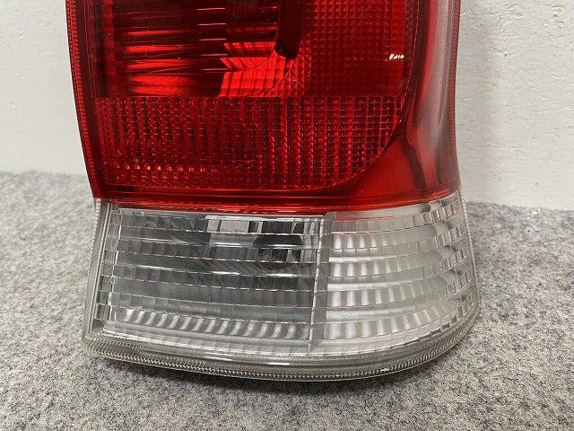 タント L375S/L385S 純正 右 テールランプ/ライト/レンズ ハロゲン ICHIKOH D066 ダイハツ(146070)