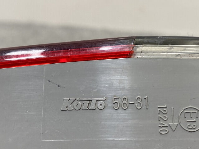 アルファード 20系/ANH20W/ANH25W/GGH20W/GGH25W 純正 右 テールランプ/ライト/レンズ フィニッシャーパネル KOITO 58-31 トヨタ(146086)