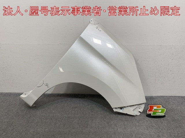 タンク M900A/M910A 純正 右 フロント フェンダー 53811-B1300/10 パールホワイトIII W24 トヨタ(146093)