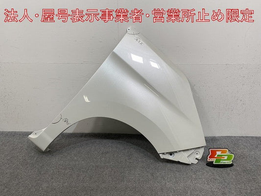 タンク M900A/M910A 純正 右 フロント フェンダー 53811-B1300/10 パールホワイトIII W24 トヨタ(146093)