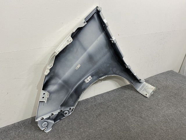 タンク M900A/M910A 純正 右 フロント フェンダー 53811-B1300/10 パールホワイトIII W24 トヨタ(146093)