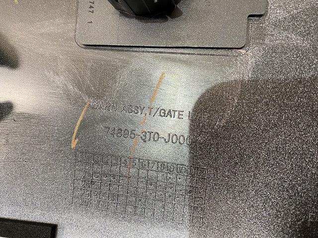 新品!ステップワゴン スパーダ/RP6/RP7/RP8 純正 リア ガーニッシュ 74895-3T0-J000 74895-3T0-J01ZE プラチナホワイトパール(146104)