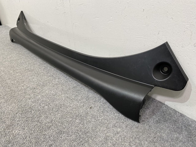 新品!シエンタ 170系/NSP170G/NCP175G ハイブリッド/NHP170G 純正 リア ガーニッシュ 52151-52010/30 素地 トヨタ(146112)