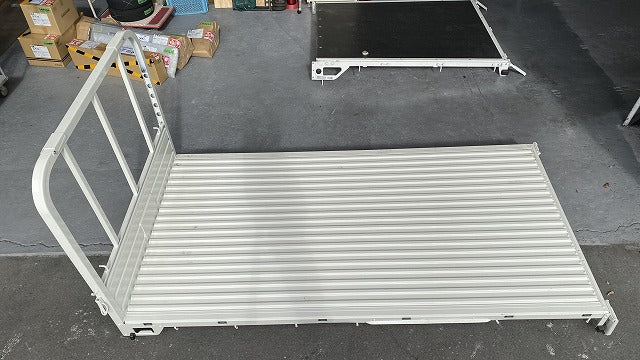 新車取り外し!ダイナ/トヨエース/デュトロ 平成23年7月? 標準車 1.5t 純正  平ボディ/荷台 寸法タテ310×ヨコ149×高さ161(cm)(146130)
