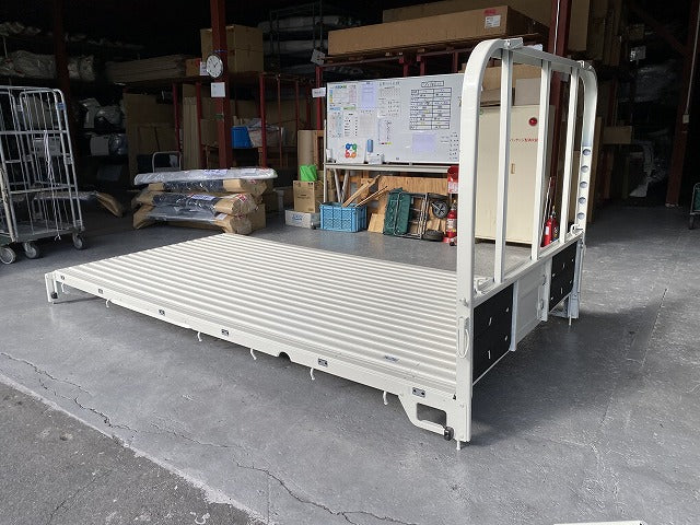 新車取り外し!ダイナ/トヨエース/デュトロ 平成23年7月? 標準車 1.5t 純正  平ボディ/荷台 寸法タテ310×ヨコ149×高さ161(cm) (146135)