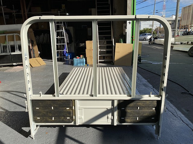 新車取り外し!ダイナ/トヨエース/デュトロ 平成23年7月? 標準車 1.5t 純正  平ボディ/荷台 寸法タテ310×ヨコ149×高さ161(cm)(146137)