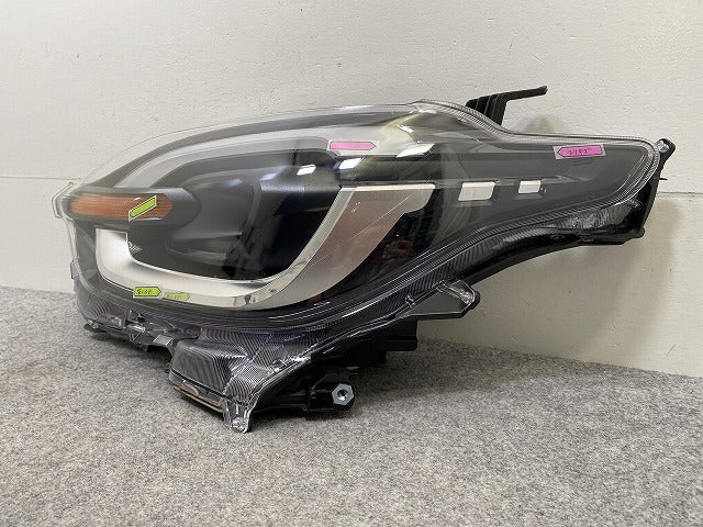 シエンタ MXPC10G ハイブリッド/MXPL10G/MXPL15G 純正 左 ヘッドライト/ランプ LED KOITO 52-340 81145-52P10 トヨタ(146142)