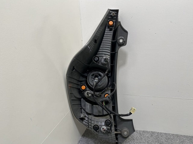アクア/AQUA NHP10 純正 前期 右 テールランプ/ライト/レンズ LED 刻印Z STANLEY 52-252 トヨタ(146146)
