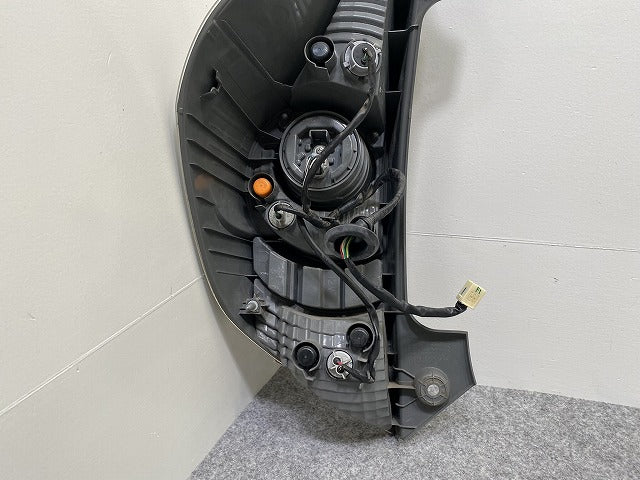 アクア/AQUA NHP10 純正 前期 右 テールランプ/ライト/レンズ LED 刻印Z STANLEY 52-252 トヨタ(146146)