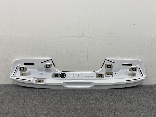 新車取り外し!ランドクルーザー/ランクル FJA300W/VJA300W 純正 リア ルーフスポイラー/ウイングスポイラー 76085-60130/1(146174)