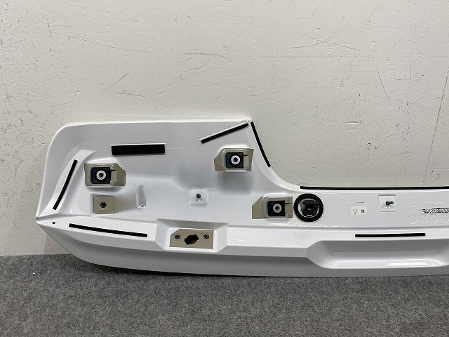 新車取り外し!ランドクルーザー/ランクル FJA300W/VJA300W 純正 リア ルーフスポイラー/ウイングスポイラー 76085-60130/1(146174)
