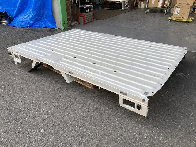 新車取り外し!グランマックス トラック S403P 純正  平ボディ/荷台 寸法約タテ1700×ヨコ2490×高さ300(mm) ホワイト ソリッド(146181)
