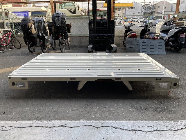 新車取り外し!グランマックス トラック S403P 純正  平ボディ/荷台 寸法約タテ1700×ヨコ2490×高さ300(mm) ホワイト ソリッド(146181)
