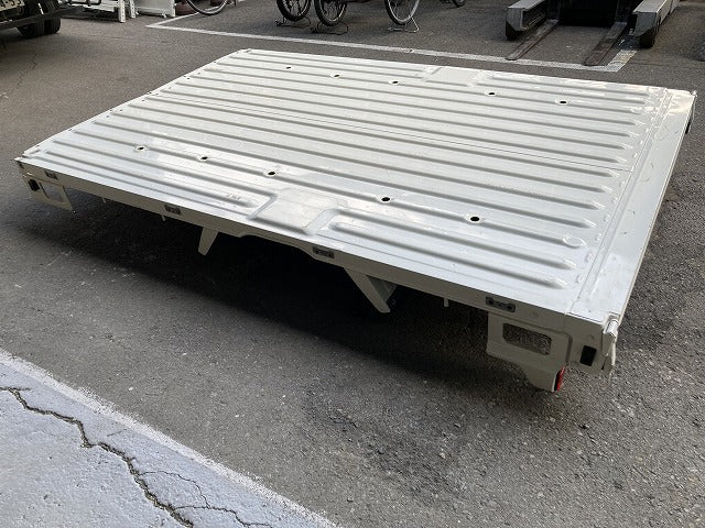新車取り外し!グランマックス トラック S403P 純正  平ボディ/荷台 寸法約タテ1700×ヨコ2490×高さ300(mm) ホワイト ソリッド(146181)