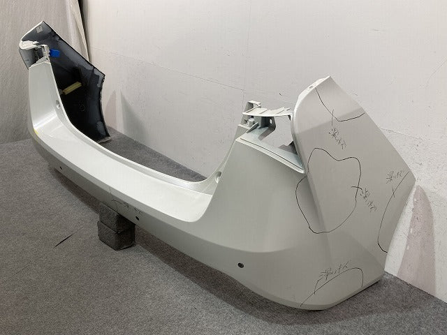 プリウス 50系/ZVW50/ZVW51/ZVW55 純正 後期 リア バンパー 52159-47300 ホワイトパールクリスタルシャイン 070 トヨタ(146189)