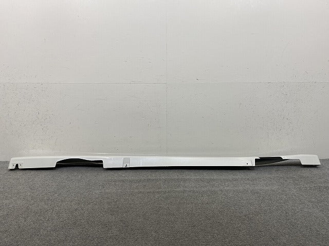 新品!ハリアー 60系/ZSU60W/ZSU65W/ASU60W/ASU65W/AVU65W 純正 右 サイドステップ/サイドスカート 76911-520AR ホワイトパール(146199)